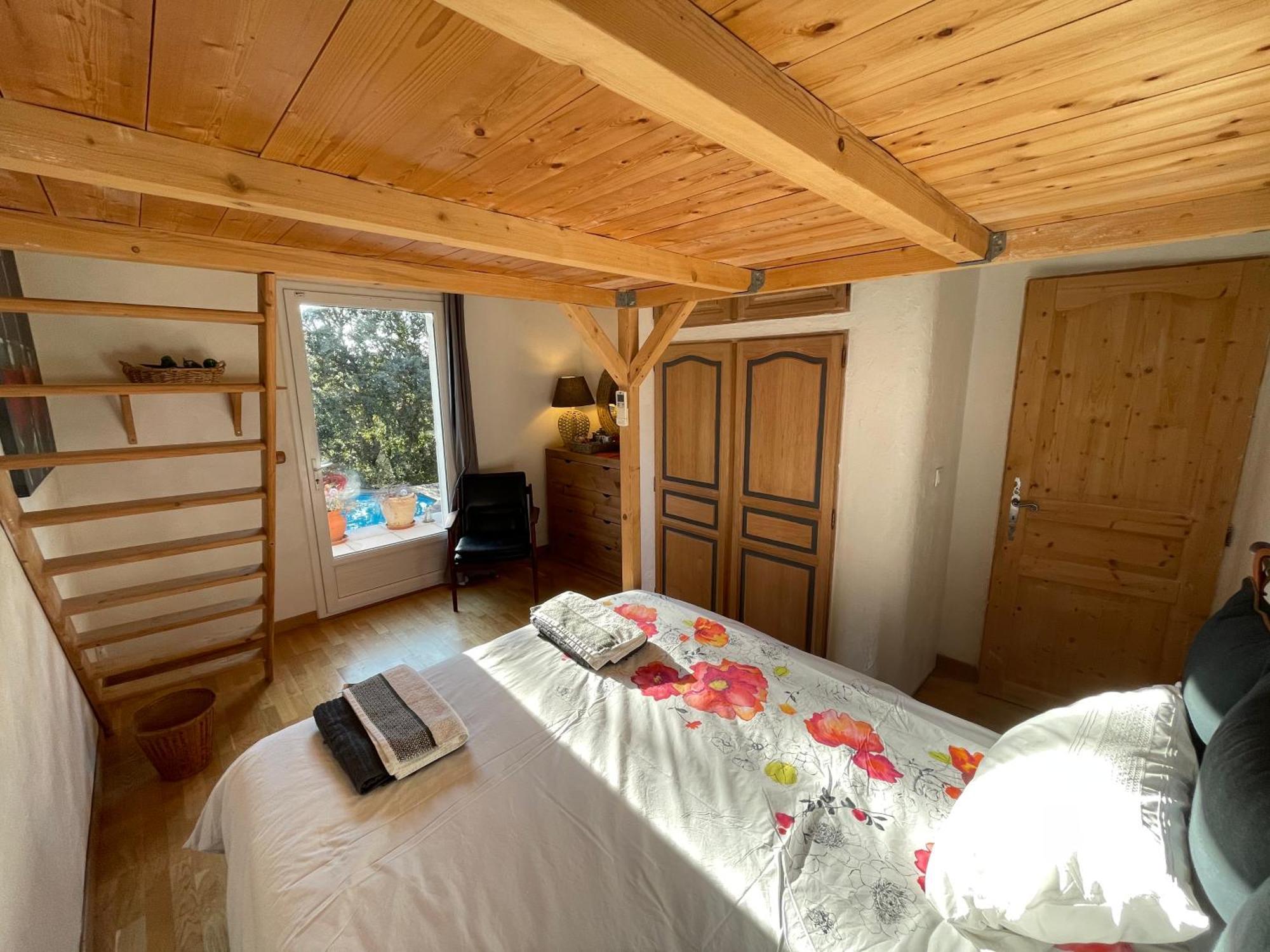 Bed and Breakfast Le calme de la garrigue à Russan Extérieur photo