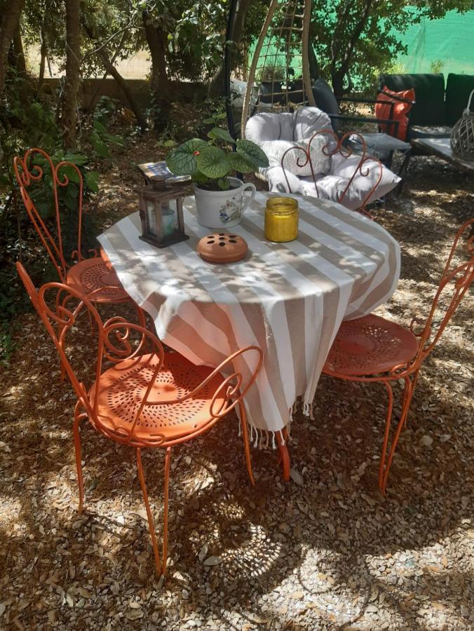 Bed and Breakfast Le calme de la garrigue à Russan Extérieur photo