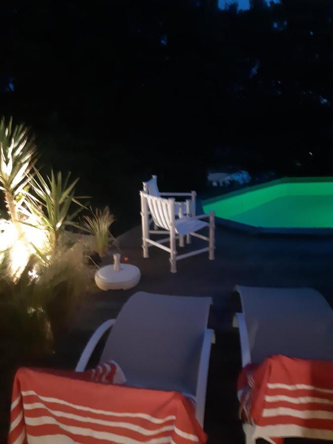 Bed and Breakfast Le calme de la garrigue à Russan Extérieur photo