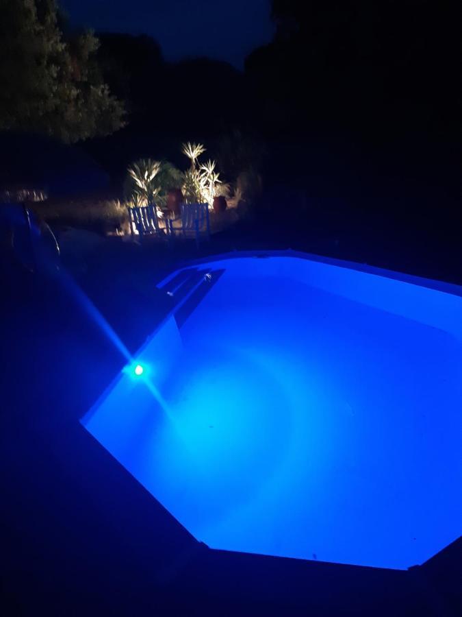 Bed and Breakfast Le calme de la garrigue à Russan Extérieur photo