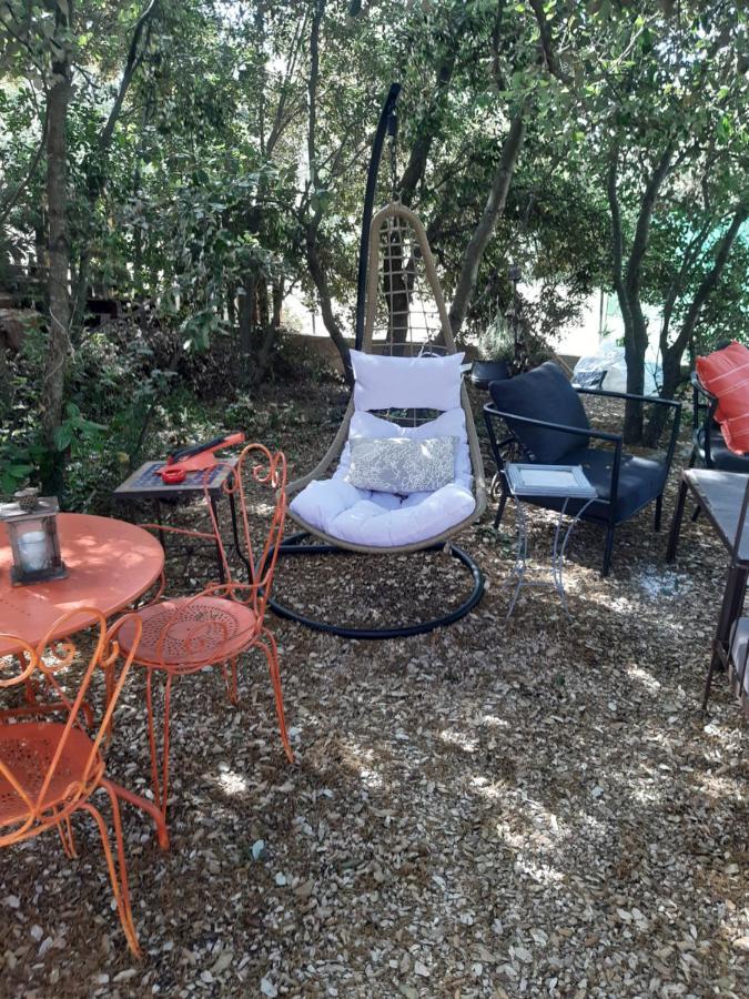 Bed and Breakfast Le calme de la garrigue à Russan Extérieur photo