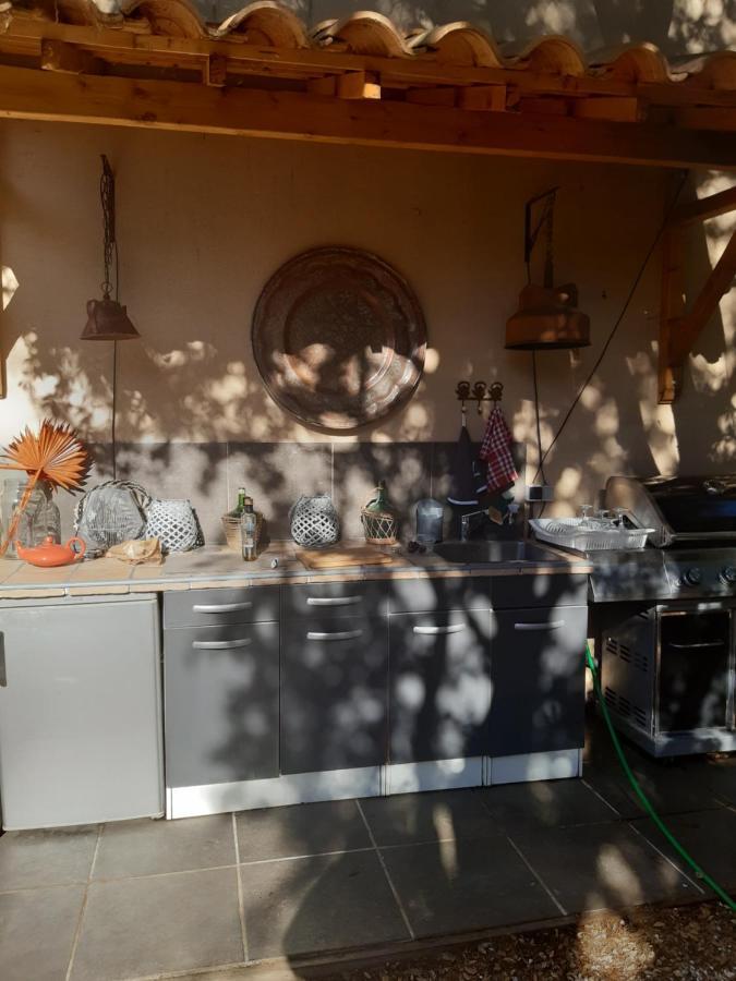 Bed and Breakfast Le calme de la garrigue à Russan Extérieur photo