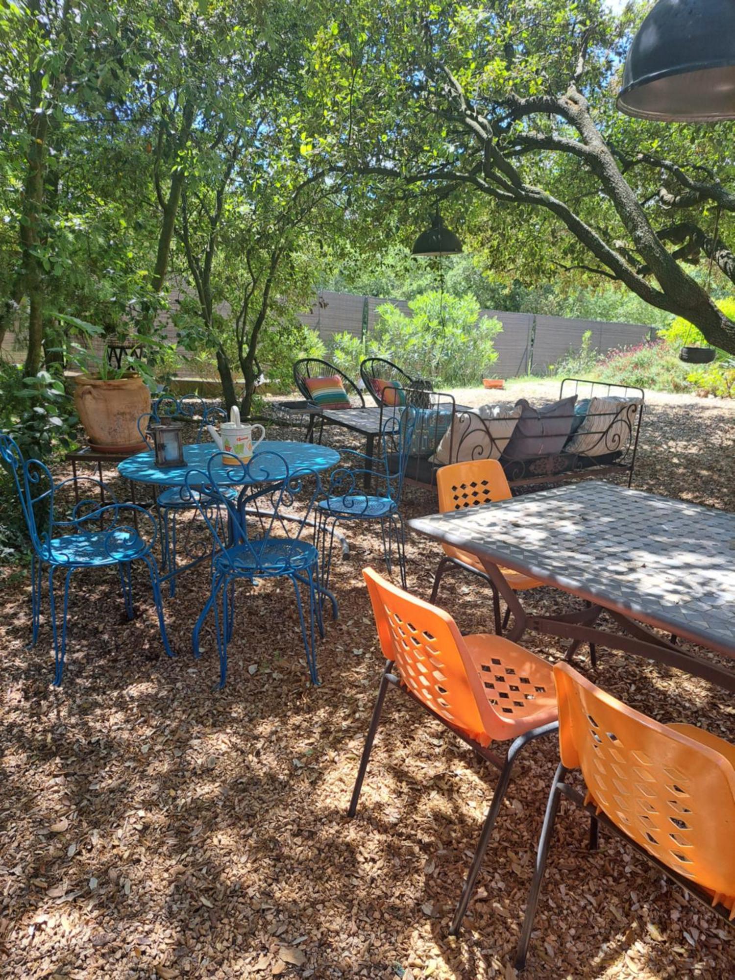 Bed and Breakfast Le calme de la garrigue à Russan Extérieur photo