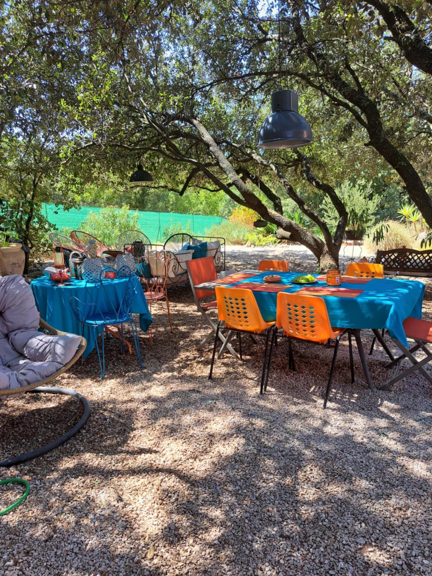 Bed and Breakfast Le calme de la garrigue à Russan Extérieur photo